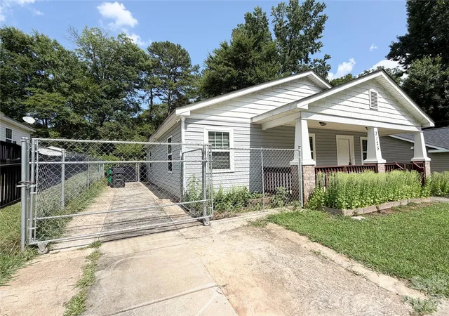 Photo 3 of Single family home for sale at 3125 Amay James Ave, Charlotte, NC 28208 | MLS# 4400177 | Listing updated on 2026-10-06