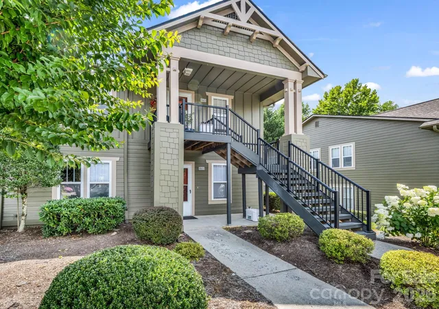 Homes for sale in Hendersonville, NC | 1706 Deermouse Wy, Hendersonville, NC 28792 | MLS# 4400240