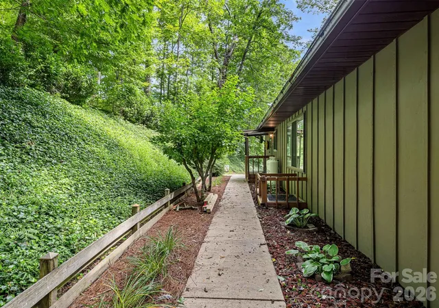 Photo 3 of Single family home for sale at 25 Anne St, Lake Junaluska, NC 28745 | MLS# 4400254 | Listing updated on 2026-08-19