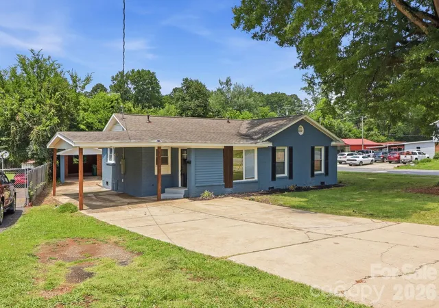 Photo 1 of Single family home for sale at 4800 Westridge Dr, Charlotte, NC 28208 | MLS# 4400257 | Listing updated on 2026-08-28