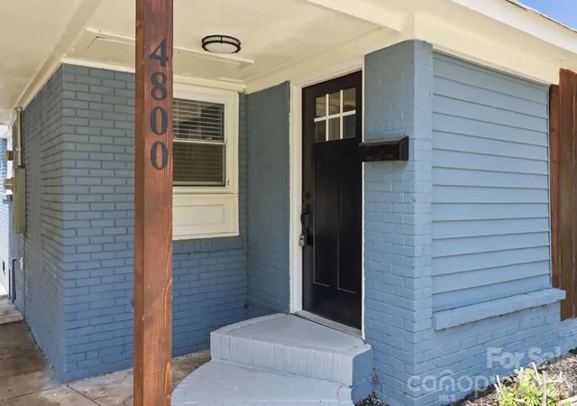 Photo 1 of Single family home for sale at 4800 Westridge Dr, Charlotte, NC 28208 | MLS# 4400257 | Listing updated on 2026-08-28