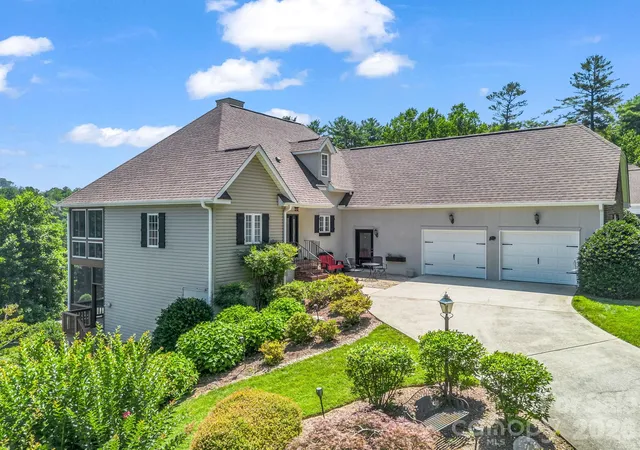 2nd image of 29 Spring Hts Ct, Hendersonville, NC 28791 | MLS# 4400260