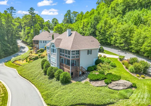 3rd image of 29 Spring Hts Ct, Hendersonville, NC 28791 | MLS# 4400260