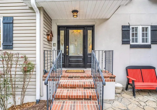 5th image of 29 Spring Hts Ct, Hendersonville, NC 28791 | MLS# 4400260