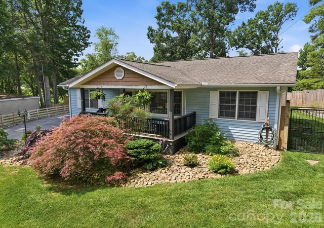 1st image of 220 Bradshaw Ave, Hendersonville, NC 28792 | MLS# 4400261
