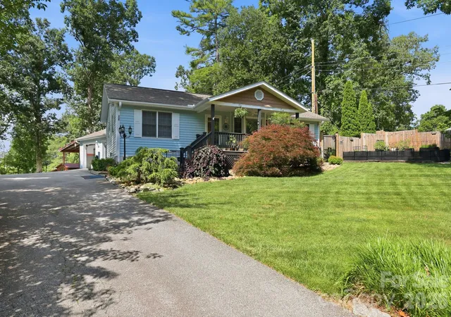 2nd image of 220 Bradshaw Ave, Hendersonville, NC 28792 | MLS# 4400261