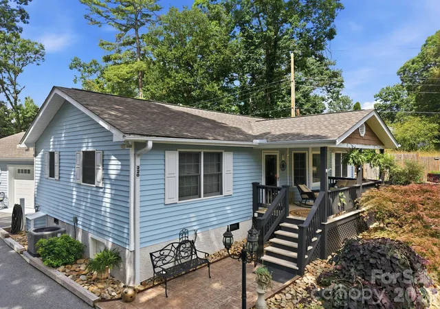 3rd image of 220 Bradshaw Ave, Hendersonville, NC 28792 | MLS# 4400261