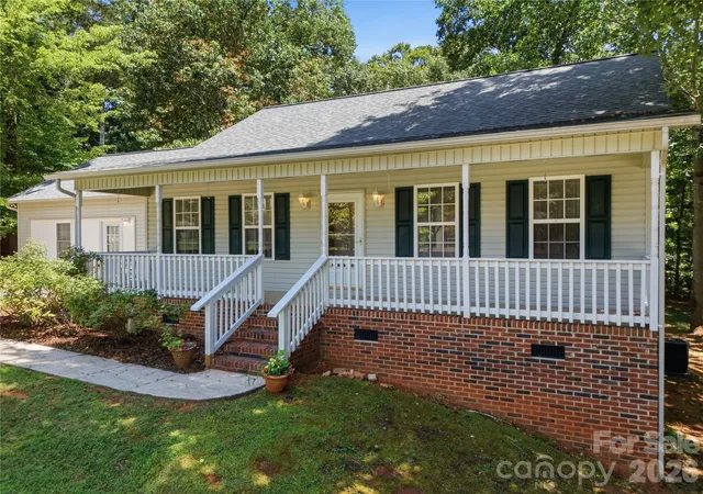 Photo 3 of Single family home for sale at 147 Valley Glen Dr, Troutman, NC 28166 | MLS# 4400282 | Listing updated on 2026-09-10