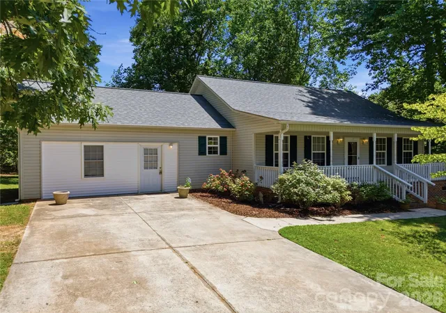Photo 4 of Single family home for sale at 147 Valley Glen Dr, Troutman, NC 28166 | MLS# 4400282 | Listing updated on 2026-09-10