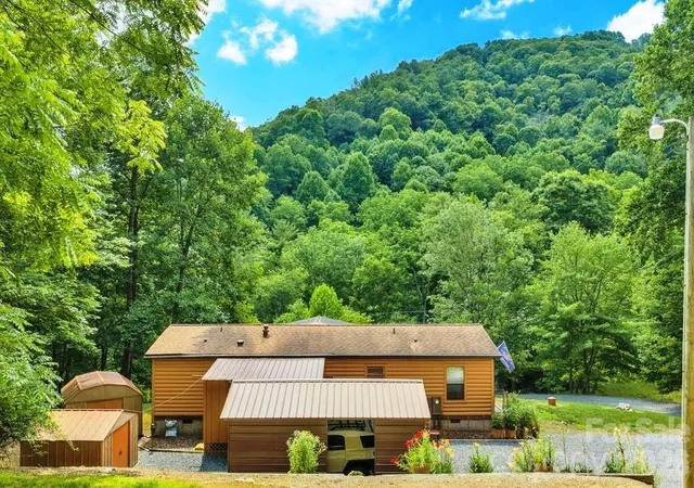 Photo 5 of Single family home for sale at 488 Wards Branch Rd, Sugar Grove, NC 28679 | MLS# 4400306 | Listing updated on 2026-08-06