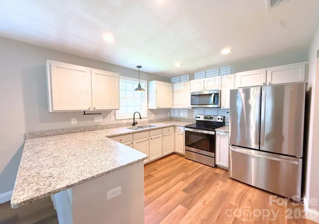 Photo 5 of Single family home for sale at 521 Johnson St, Chester, SC 29706 | MLS# 4400310 | Listing updated on 2026-09-01