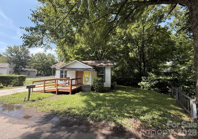 Photo 3 of Single family home for sale at 126 James St Sw, Concord, NC 28025 | MLS# 4400329 | Listing updated on 2026-07-11