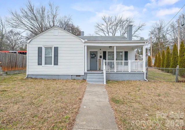 Photo 3 of Single family home for sale at 247 Cabarrus Ave E, Concord, NC 28025 | MLS# 4400350 | Listing updated on 2026-08-13