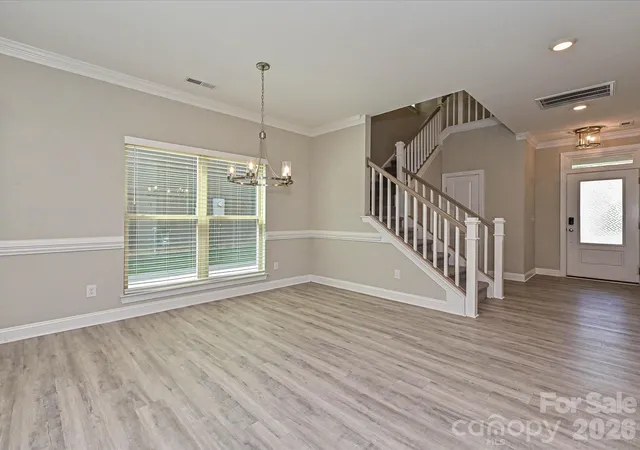 Photo 4 of Single family home for sale at 6320 Kennard Dr, Charlotte, NC 28216 | MLS# 4400358 | Listing updated on 2026-09-01