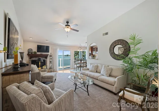 Listing Photo 5 - Condo for sale in building located at 20427 Harborgate Ct, Cornelius, NC 28031 - Unit #606