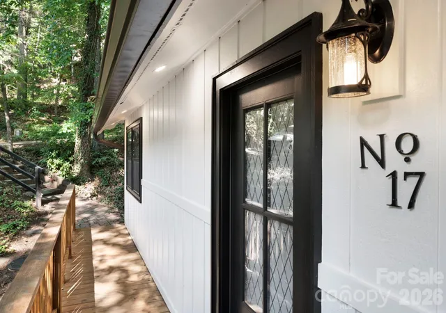 Photo 3 of Single family home for sale at 17 Woodhaven Pl, Asheville, NC 28805 | MLS# 4400391 | Listing updated on 2026-09-18