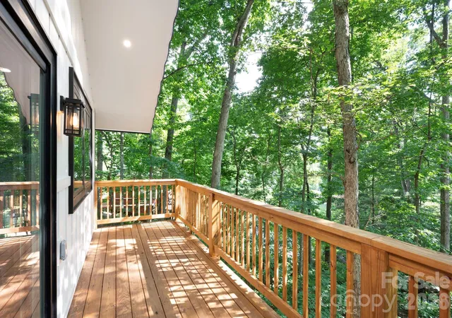 Photo 3 of Single family home for sale at 17 Woodhaven Pl, Asheville, NC 28805 | MLS# 4400391 | Listing updated on 2026-09-18