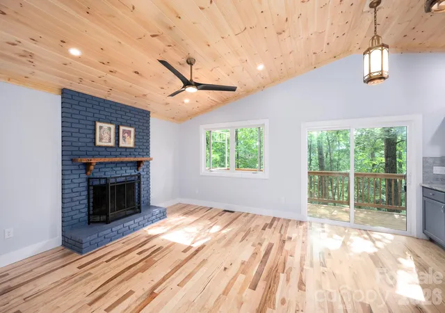 Photo 4 of Single family home for sale at 17 Woodhaven Pl, Asheville, NC 28805 | MLS# 4400391 | Listing updated on 2026-09-18