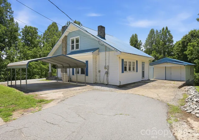Homes for sale in Lenoir, NC | 1231 Caldwell Pl Nw, Lenoir, NC 28645 | MLS# 4400395