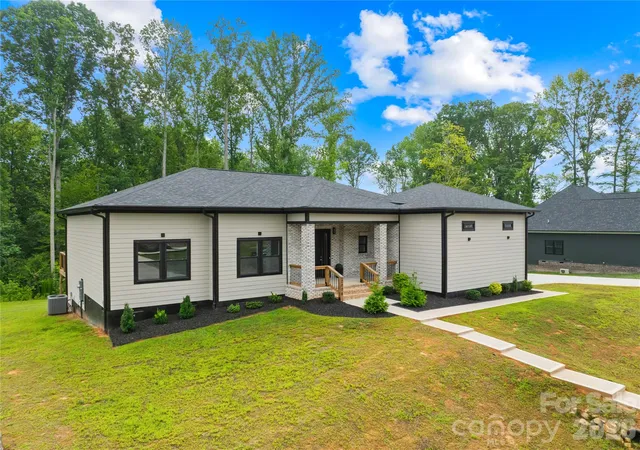 4th image of 2004 Plain Field Dr, Bessemer City, NC 28016 | MLS# 4400406