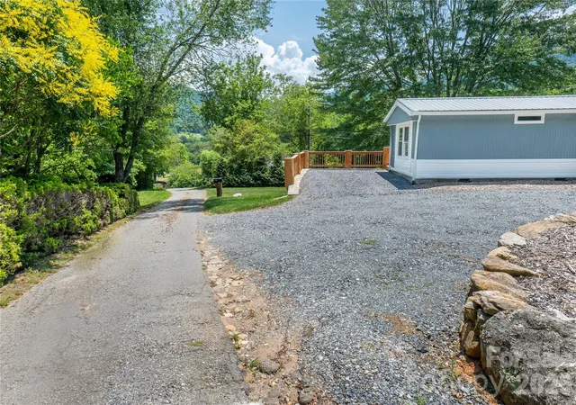 3rd image of 203 Justice Dr, Clyde, NC 28721 | MLS# 4400421