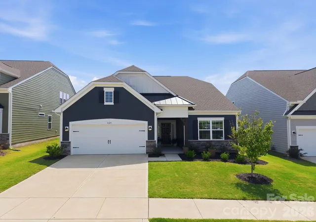 Photo 1 of Single family home for sale at 1125 Lookout Shls Dr, Fort Mill, SC 29715 | MLS# 4400427 | Listing updated on 2026-08-01