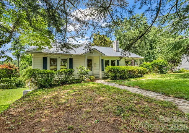 Photo 2 of Single family home for sale at 555 State St, Marion, NC 28752 | MLS# 4400439 | Listing updated on 2026-09-17