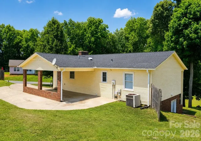 Photo 3 of Single family home for sale at 3237 Annex St, Conover, NC 28613 | MLS# 4400451 | Listing updated on 2026-09-20