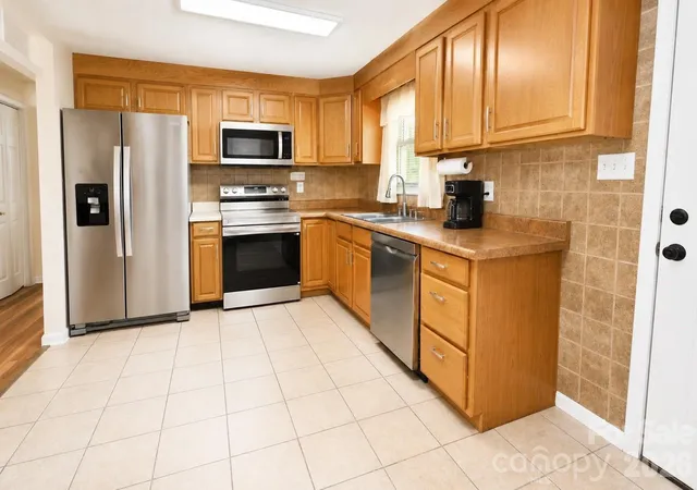 Photo 4 of Single family home for sale at 3237 Annex St, Conover, NC 28613 | MLS# 4400451 | Listing updated on 2026-09-20
