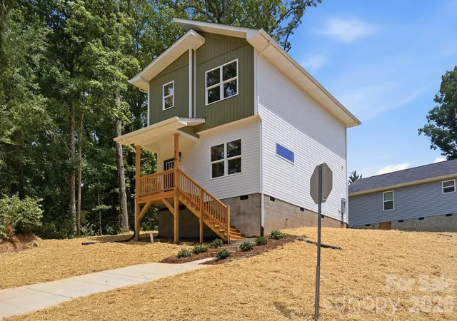 2nd image of 210 8th Avenue Dr Se, Hickory, NC 28602 | MLS# 4400461