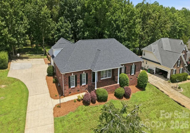 Photo 1 of Single family home for sale at 4024 Wild Nursery Ct, Charlotte, NC 28215 | MLS# 4400472 | Listing updated on 2026-08-21