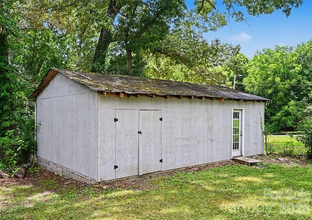 27th image of 104 E Hartford Ave, Bessemer City, NC 28016 | MLS# 4400488