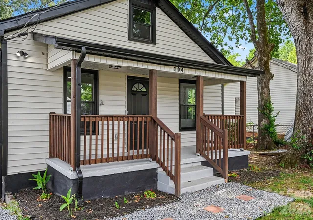 Photo 4 of Single family home for sale at 104 E Hartford Ave, Bessemer City, NC 28016 | MLS# 4400488 | Listing updated on 2026-09-28