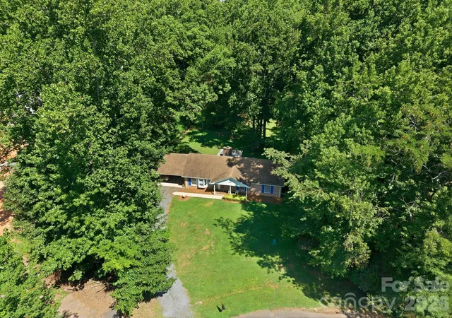 33rd image of 13001 Helena Cir, Charlotte, NC 28227 | MLS# 4400494