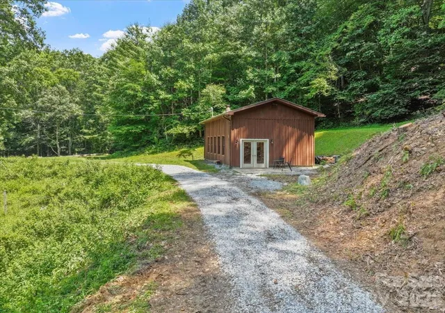 2nd image of 323 Mccurrey Rd, Burnsville, NC 28714 | MLS# 4400496