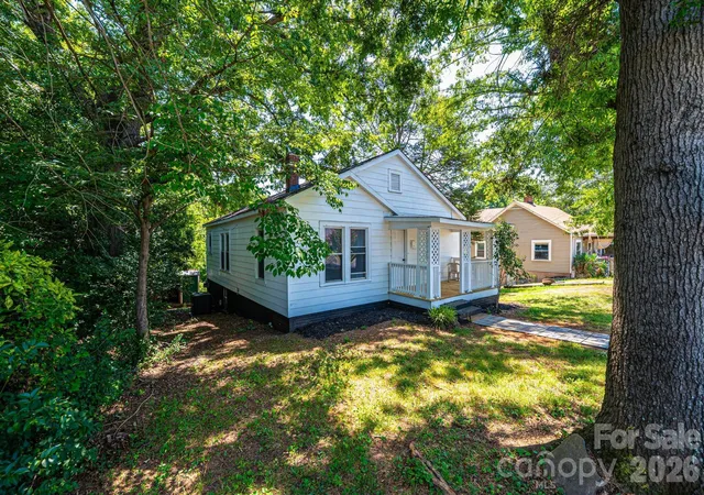 Homes for sale in Newton, NC | 423 N Davis Ave, Newton, NC 28658 | MLS# 4400513