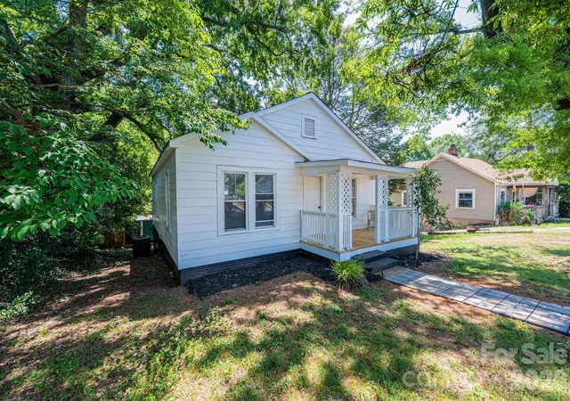 Homes for sale in Newton, NC | 423 N Davis Ave, Newton, NC 28658 | MLS# 4400513