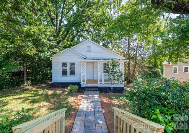 Homes for sale in Newton, NC | 423 N Davis Ave, Newton, NC 28658 | MLS# 4400513