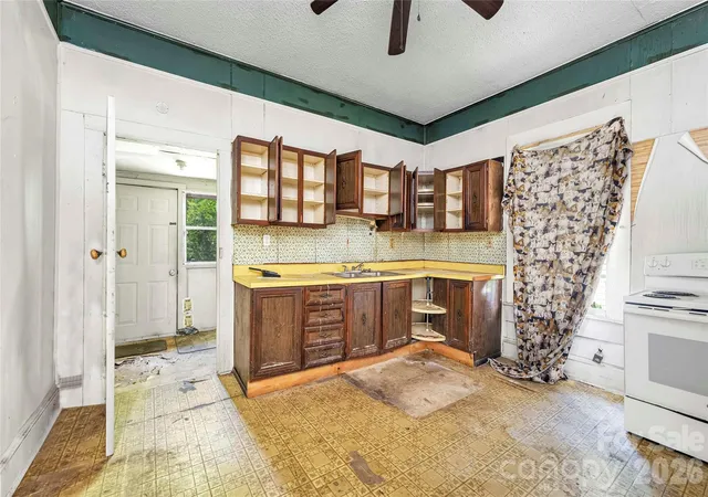 Homes for sale in Gastonia, NC | 114 W 6Th Ave, Gastonia, NC 28052 | MLS# 4400516