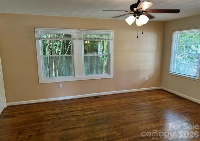 Homes for sale in Hendersonville, NC | 11 Mountain Rd, Hendersonville, NC 28791 | MLS# 4400535