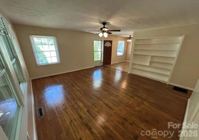 Homes for sale in Hendersonville, NC | 11 Mountain Rd, Hendersonville, NC 28791 | MLS# 4400535
