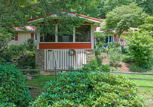 Photo 3 of Single family home for sale at 1065 Upper Pig Pen Rd, Green Mountain, NC 28740 | MLS# 4400545 | Listing updated on 2026-08-17