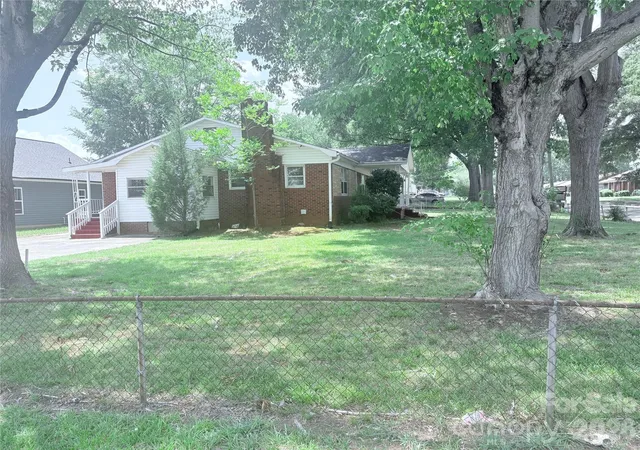 Photo 3 of Single family home for sale at 315 Parkview Ave SW, Concord, NC 28025 | MLS# 4400555 | Listing updated on 2026-10-07