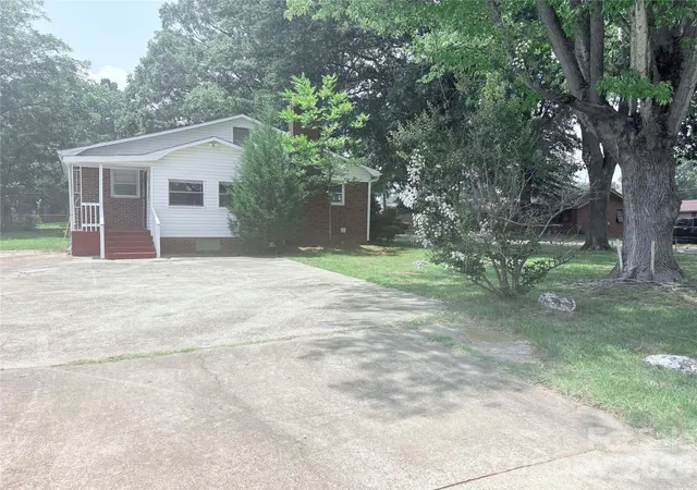 Photo 4 of Single family home for sale at 315 Parkview Ave SW, Concord, NC 28025 | MLS# 4400555 | Listing updated on 2026-10-07
