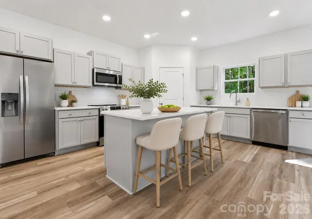 Photo 3 of Single family home for sale at 1185 Stoneglen Dr, Salisbury, NC 28146 | MLS# 4400563 | Listing updated on 2026-09-02