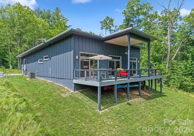 Homes for sale in Tuckasegee, NC | 337 Leatherbreeches Dr, Tuckasegee, NC 28783 | MLS# 4400567