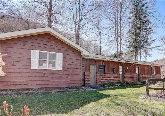 Homes for sale in Waynesville, NC | 2541 Dellwood Rd, Waynesville, NC 28786 | MLS# 4400568