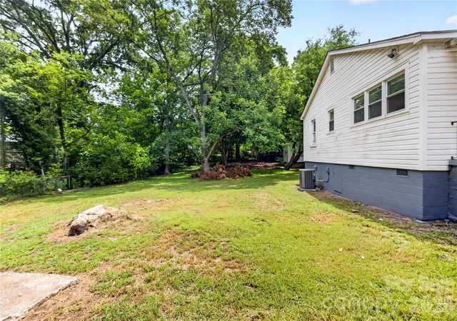 Photo 3 of Single family home for sale at 216 W Shannonhouse St, Shelby, NC 28152 | MLS# 4400570 | Listing updated on 2026-08-11