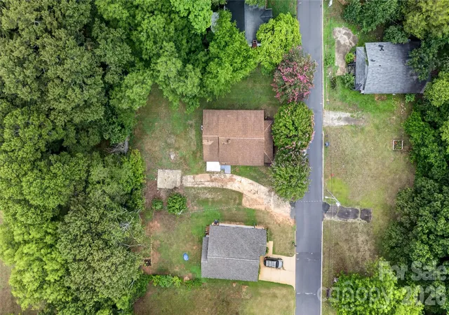 Photo 4 of Single family home for sale at 216 W Shannonhouse St, Shelby, NC 28152 | MLS# 4400570 | Listing updated on 2026-08-11