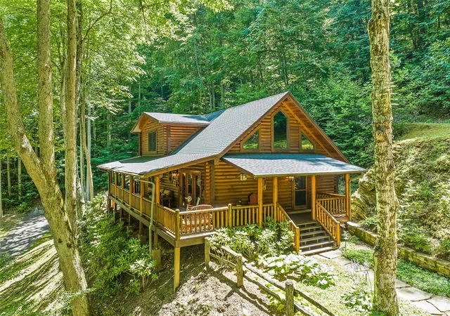 Photo 3 of Single family home for sale at 26 Tawodi Trl, Maggie Valley, NC 28751 | MLS# 4400579 | Listing updated on 2026-07-09